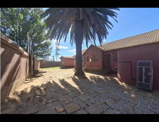 5 BEDROOM HOUSE FOR SALE IN SIMMERFIELD